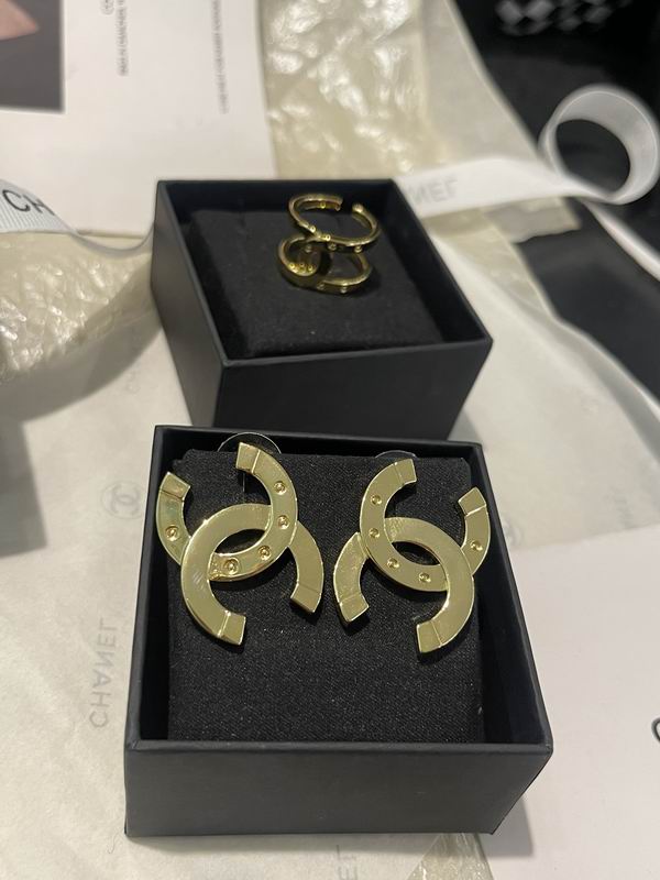 Chanel Brooch 04yxs89